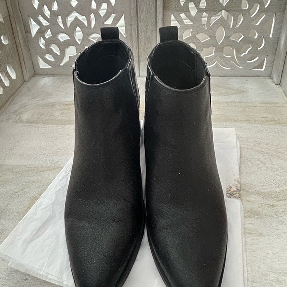 Nine West Westlyno Black Leather Ankle Booties Block Heel Chelsea 9 Worn Once - Picture 3 of 9